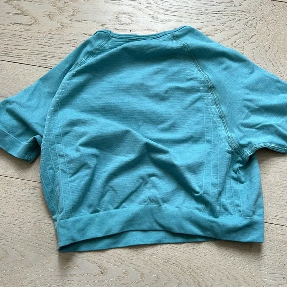 alphalete crop top - Picture 2 of 3